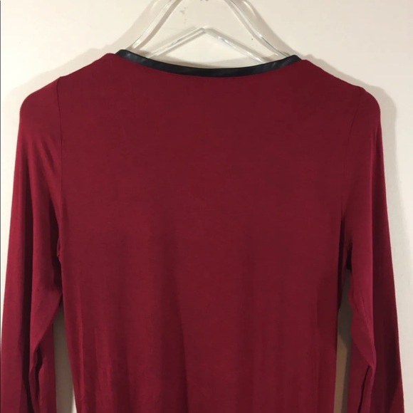 Le Chateau Women Long Sleeve T- Shirt V Neck Small Leather Piping - Picture 2 of 11